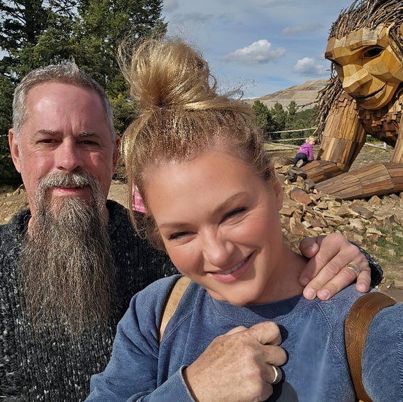 Meet your Posher, Kendy - Picture 2 of 2